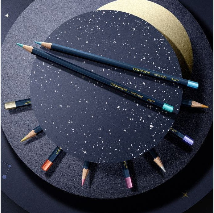 Metaliczne kredki Caran D'Ache Cosmic Blue 10 szt. | Edycja limitowana - Image 5