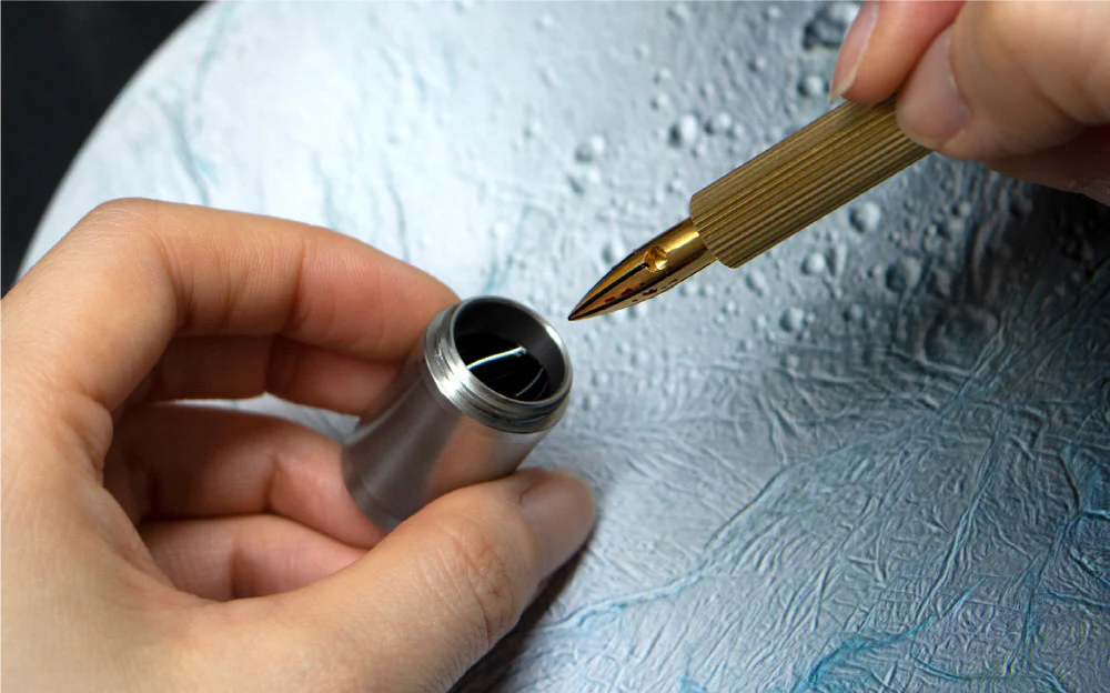 Podstawka do pióra z pojemnikiem na atrament Colorverse Ink - Image 4