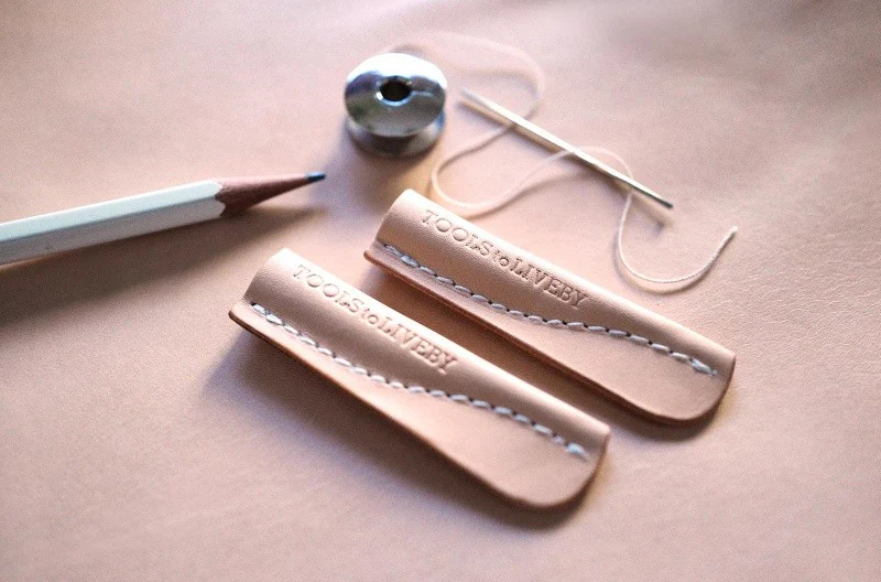 Skórzana zatyczka na ołówek Tools to Liveby | Naturalna - Image 4