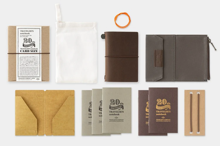 Traveler's Notebook Edycja Limitowana Card size | 20th Anniversary | Brązowy - Image 2